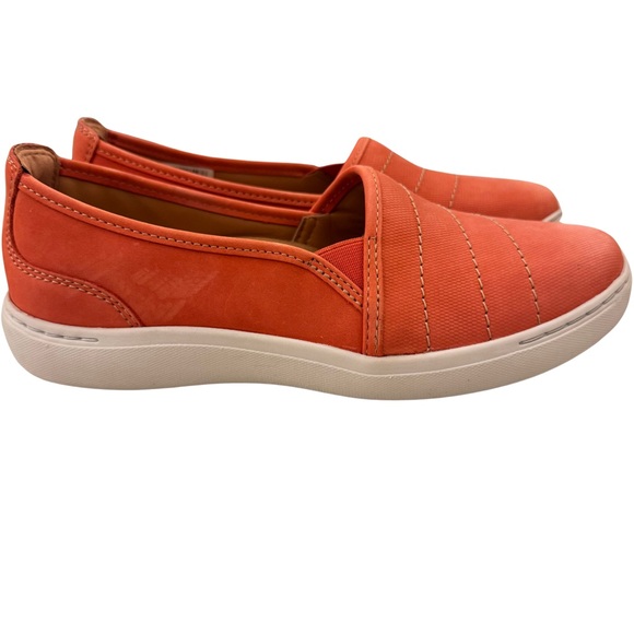 Clark’s  Women's Orange Cushioned Flats- Size 7 - Picture 4 of 11